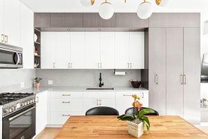 How long does a kitchen remodel take?