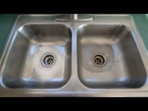 Can kitchen sinks be resurfaced?